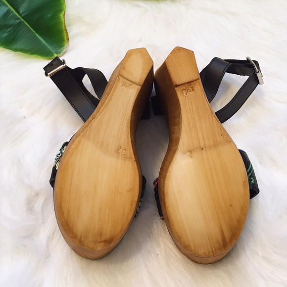 🚫sold🚫 Steve Madden Satin Brocade Wooden Wedges - Picture 5 of 5